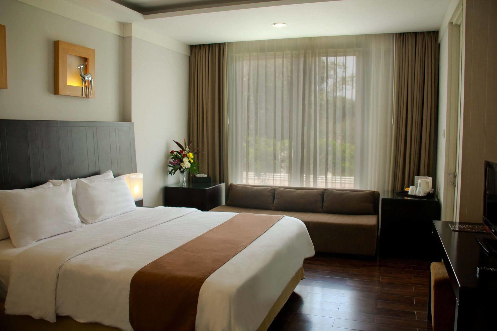 Aston Bogor Hotel And Resort Exterior foto